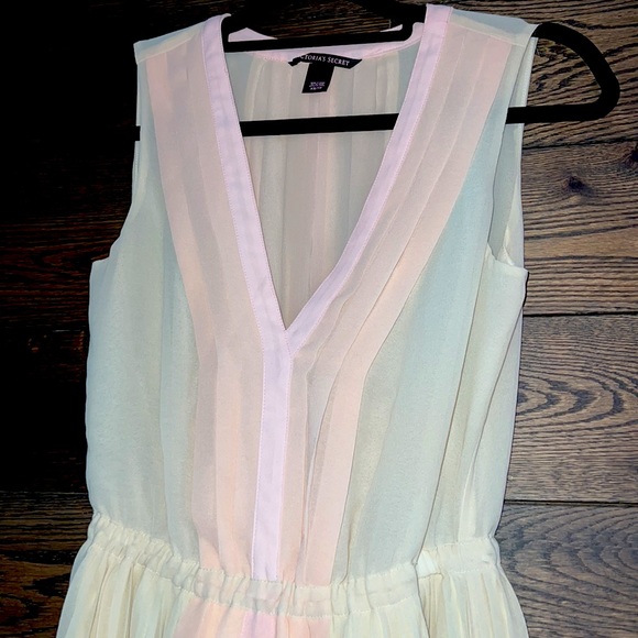 Cream and pink ombré Victoria’s Secret pleated dress - Picture 2 of 7